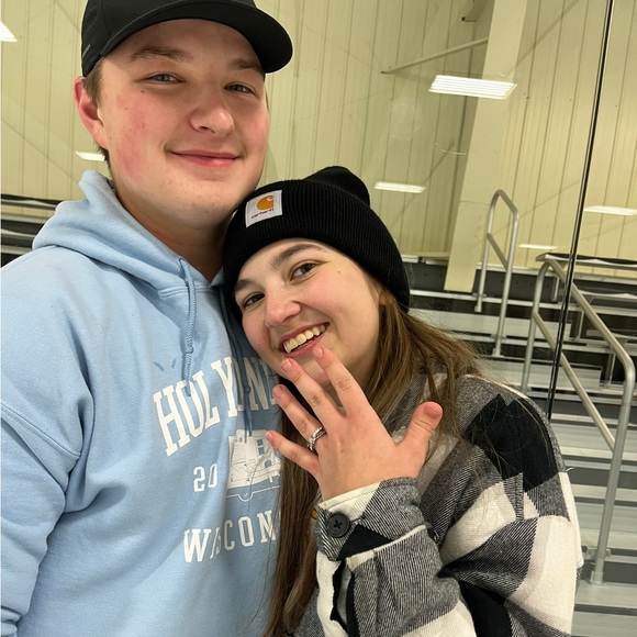 Meet your Posher, Liza - Picture 1 of 1